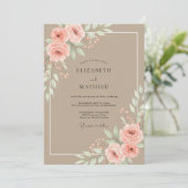 Sandy Peach Petal Hochzeit Einladung (Stehend Vorderseite)