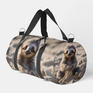 Sandy Shores: Baby Faultier beim Bau von Sandburge Duffle Bag