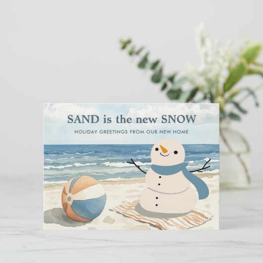 Sandy Snowman Beach Scene Holiday Moving Ankündigung (Stehend Vorderseite)