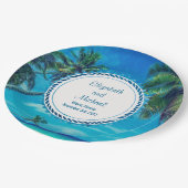 Sandy White Beach mit einer Hochzeit von tropische Pappteller (Schrägansicht)