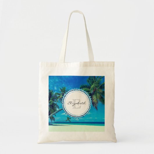 Sandy White Beach mit Tropical Palms Monogram Tragetasche (Vorne)
