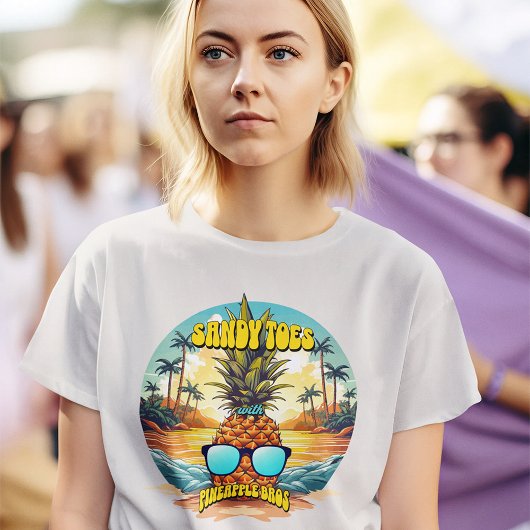 Sandzehen mit Ananas-Bros Tri-Blend Shirt