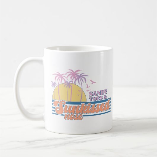 Sandzehen und versunkene Nase Kaffeetasse (Links)