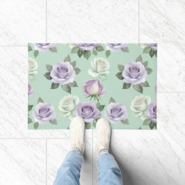 Sanfte lila und weiße Rosen mit Wasserfekteffekten Fußmatte