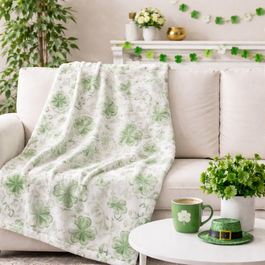 Sanfte Shamrock-Flüstern in Salbeigrün Fleecedecke