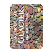 Sanfte Steine in Water Lake McDonald, Glacier NP Magnet (Vertikal)