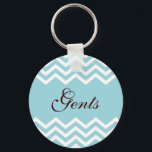 Sanfte Toilette Schlüsselanhänger<br><div class="desc">Eleganter,  blass blauer oder aquamariner Herrenzimmer (Toilette,  WC) Schlüsselanhänger mit blassblauen und weißen Zickzack oder zackigen Mustern. Anpassbarer brauner Text "Gents"</div>