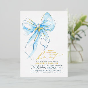 Sanftes Blau Goldene Schleife Elegante Whimsical B Folieneinladung