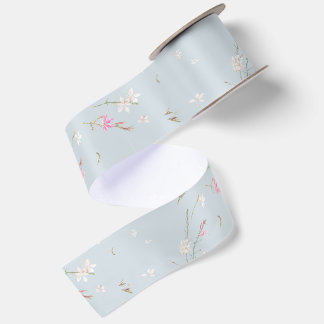 Sanftes Blaugrau Gaura Aquarell-Blumenmuster Satinband