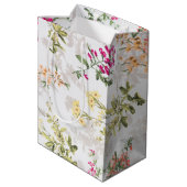Sanftes Blumenmuster Mittlere Geschenktüte (Rückseite Schrägansicht)