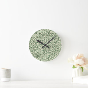 Sanftes Salbeigrün Botanisches Blatt Laubmuster Runde Wanduhr
