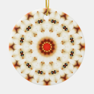 Sanftes traumhaftes cremefarbenes Blumenmuster Keramik Ornament
