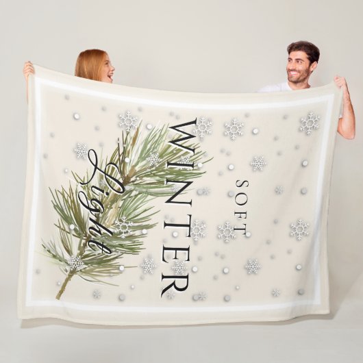 Sanftes Winterlicht mit Kiefernzweig und Schnee Fleecedecke (Beispiel)