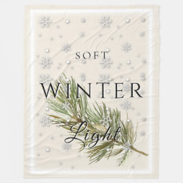 Sanftes Winterlicht mit Kiefernzweig und Schnee Fleecedecke