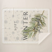 Sanftes Winterlicht mit Kiefernzweig und Schnee Sherpadecke (Vorderseite (Horizontal))