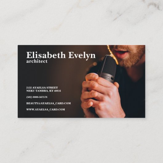 Sängerin mit Mikrofon im Studio Visitenkarte (Rückseite)