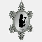 Sängerin-silberner persönlicher Name und Datum Schneeflocken Zinn-Ornament (Links)