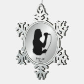 Sängerin-silberner persönlicher Name und Datum Schneeflocken Zinn-Ornament (Rechts)