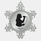 Sängerin-silberner persönlicher Name und Datum Schneeflocken Zinn-Ornament (Vorderseite)