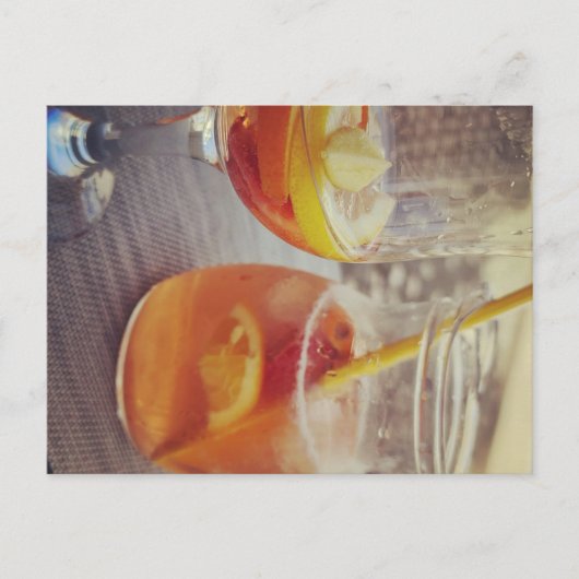 Sangria und Sonnenschein Feiertagspostkarte (Vorderseite)