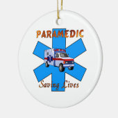 Sanitäter, der die Leben rettet Keramikornament (Links)