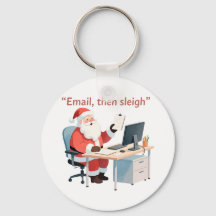 Santa arbeitet an einem Schreibtisch, der Weihnach