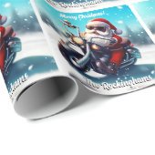 Santa auf einem Motorrad im Schnee Geschenkpapier (Rolleneckpunkt)