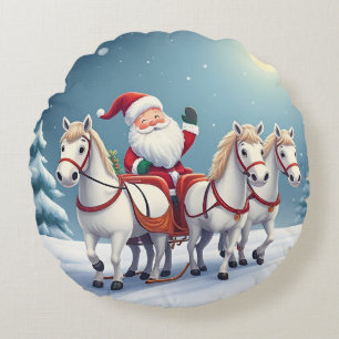 Santa auf einem von weißen Pferden gezogenen Schli Rundes Kissen