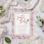 Santa Baby Christmas Girl Kinderdusche Einladung<br><div class="desc">Genießen Sie den zauberhaften Charme unserer Weihnachtsmädchen-Babydusche, die die zarte Schönheit der Saison mit einer Touch moderner Eleganz verbindet. Im Zentrum dieses Designs entfaltet sich ein faszinierender Hintergrund, der mit bestickten Schneeflocken in sanftem Rosa, Weiß und Silber geschmückt ist. Jede Schneeflocke ist ein Meisterwerk der Winterkunst, das die Ruhe und...</div>