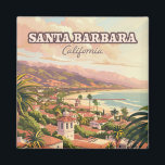 Santa Barbara Beach Central Coast California Retro Magnet<br><div class="desc">Der Blick auf die mediterrane Architektur am Ufer, West Beach und Stearns Wharf in Santa Barbara, Kalifornien. Santa Barbara, Kalifornien, gegründet mit der Gründung der Mission Santa Barbara im Jahr 1786, ist eine Küstenstadt, bekannt für ihre spanische koloniale Revival-Architektur und atemberaubende Ozeansichten. Zu den bedeutendsten Sehenswürdigkeiten zählen Stearns Wharf, eine...</div>