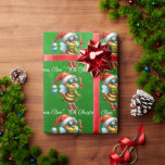 Santa Bee "Oh Christmas Bee" Geschenkpapier<br><div class="desc">Wrap deine Geschenke in diesem speziell erstellten Packpapier von kleinen Bienen in Weihnachtsmannmützen mit der Meldung "Oh Christmas BEE,  Oh Christmas BEE" gekleidet</div>
