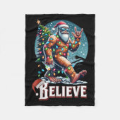 Santa Bigfoot Christmas Lights Funny Sasquatch Bel Fleecedecke (Vorderseite)