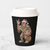 Santa Bigfoot Christmas Lights Rock Funny Pappbecher (Vorderseite)