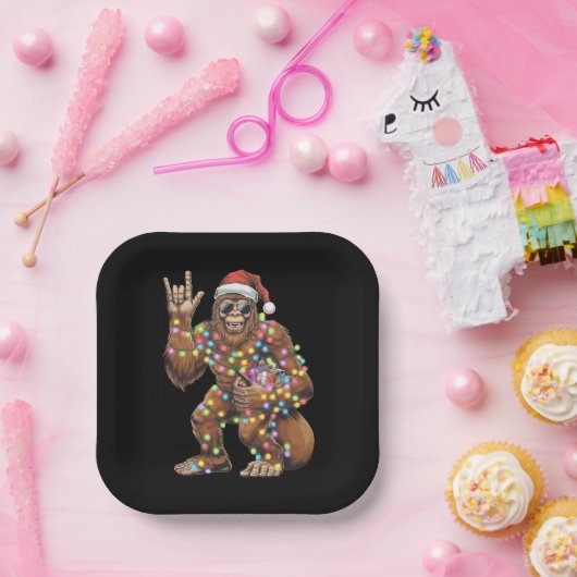Santa Bigfoot Christmas Lights Rock Funny Pappteller (Party)