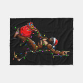 Santa Bigfoot Christmas Tree Lights Rock Funny Sas Fleecedecke (Vorderseite (Horizontal))