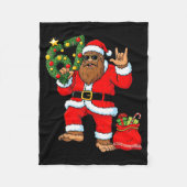 Santa Bigfoot Christmas Tree Sasquatch 67 Six Seve Fleecedecke (Vorderseite)