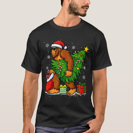 Santa Bigfoot Christmas Tree Xmas Lights Funny Sas T-Shirt (Vorderseite)