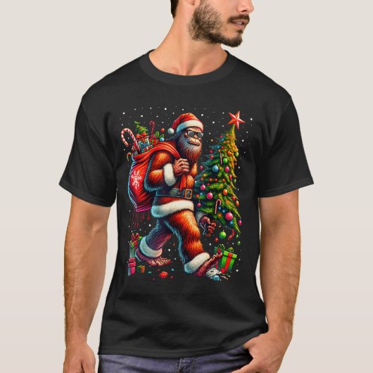 Santa Bigfoot Christmas Tree Xmas Lights Funny Sas T-Shirt (Vorderseite)