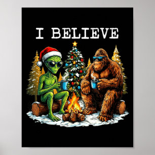 Santa Bigfoot und Alien UFO Paranormaler Kryptid W Poster