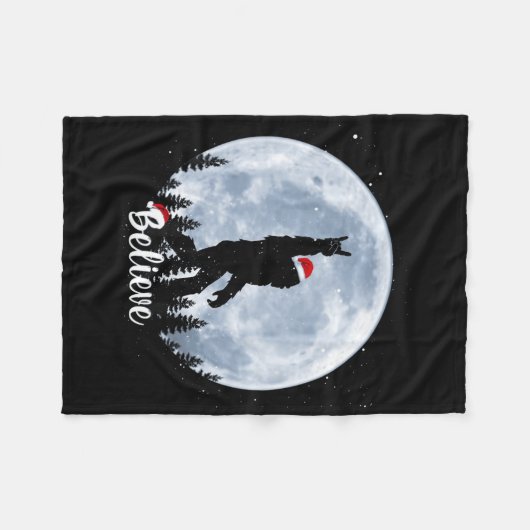 Santa Christmas Rock Sasquatch Xmas Girl T Shirt  Fleecedecke (Vorderseite (Horizontal))