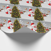 Santa claus and reindeer behind a christmas tree.j geschenkpapier (Ecke)