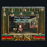 Santa Claus auf der Uni Lane Kalender<br><div class="desc">Ein Weihnachtsmann schoss in der Nähe auf der Uni Lane mit allen Lichtern auf dem Haus,  das in Hutchinson Kansas hell und farbenfroh ist. In einem Kalender.</div>