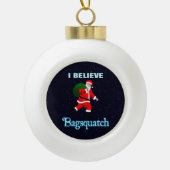 Santa Claus - Bagsquatch Keramik Kugel-Ornament (Vorderseite)