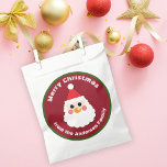 Santa Claus Face auf Red Merry Christmas Geschenktütchen<br><div class="desc">Verbringen Sie die Freude an der Urlaubssaison mit unserer Weihnachtsgeschenktasche! Es zeichnet sich durch ein zauberhaftes Gesicht des Weihnachtsmannes auf einem lebendigen, roten, runden Hintergrund aus, umgeben von einer grünen Grenze mit dem Text "Frohe Weihnachten" und Ihrem Familiennamen, die alle in einem modernen, weißen Schriftart geschrieben sind. Diese Tasche eignet...</div>