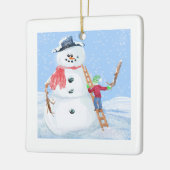 Santa Claus Helper Gebäude Ein Alberner Schneemann Keramikornament (Links)