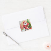Santa Claus Holding anwesend Quadratischer Aufkleber (Umschlag)