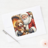 Santa Claus Holding Bernedoodle Christmas Art Quadratischer Aufkleber (Umschlag)