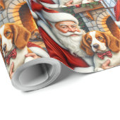 Santa Claus Holding Brittany Spaniel Christmas Art Geschenkpapier (Rolleneckpunkt)