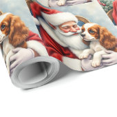 Santa Claus Holding Cavalier King Charles Spaniel Geschenkpapier (Rolleneckpunkt)