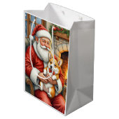 Santa Claus Holding Corgi Christmas Art Mittlere Geschenktüte (Rückseite Schrägansicht)
